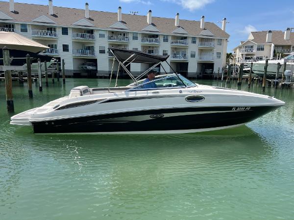Sea Ray 260 Sundeck 2011 Sea Ray 260 Sundeck boat docked near waterfront buildings.
