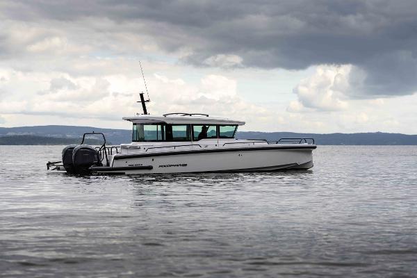 2023 Axopar 37 Cross Cabin