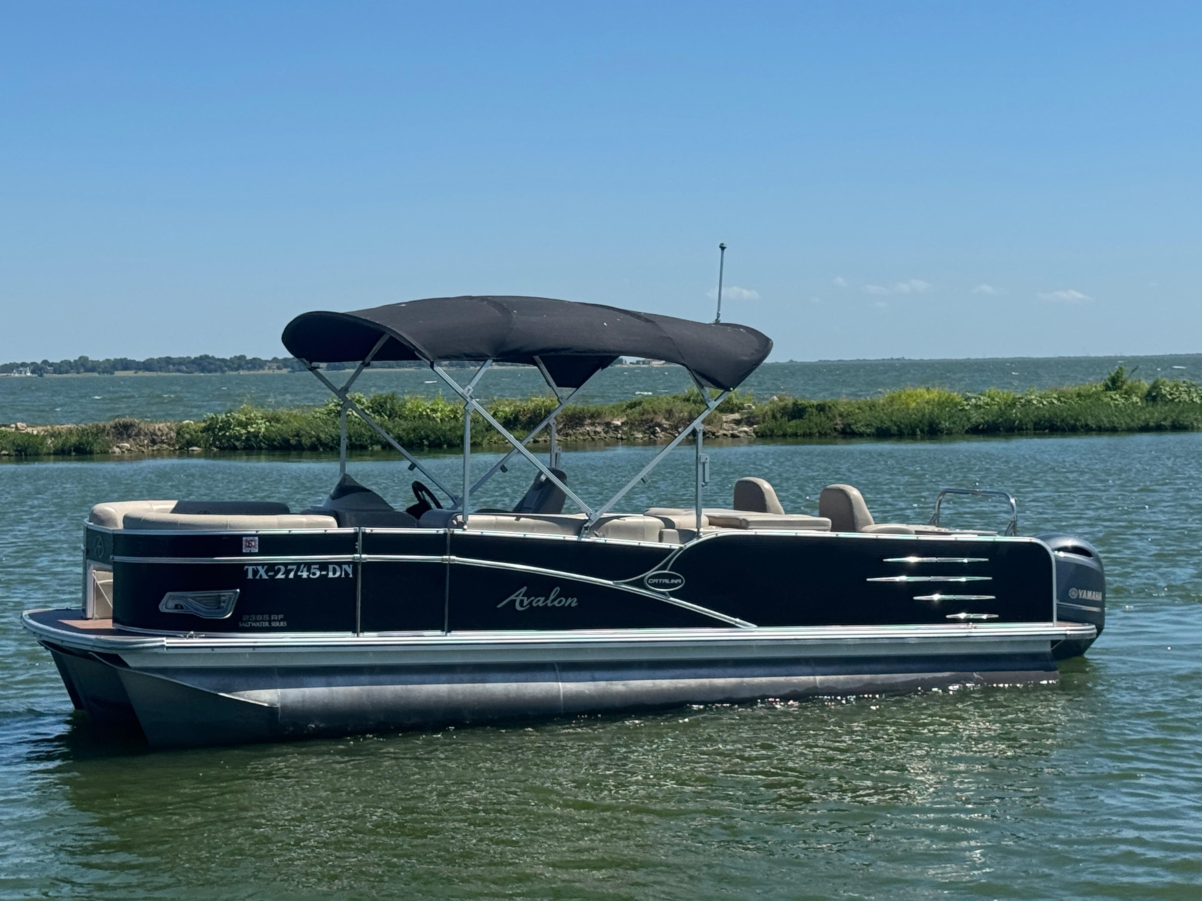 2016 Avalon Catalina 2385 Rear Fish