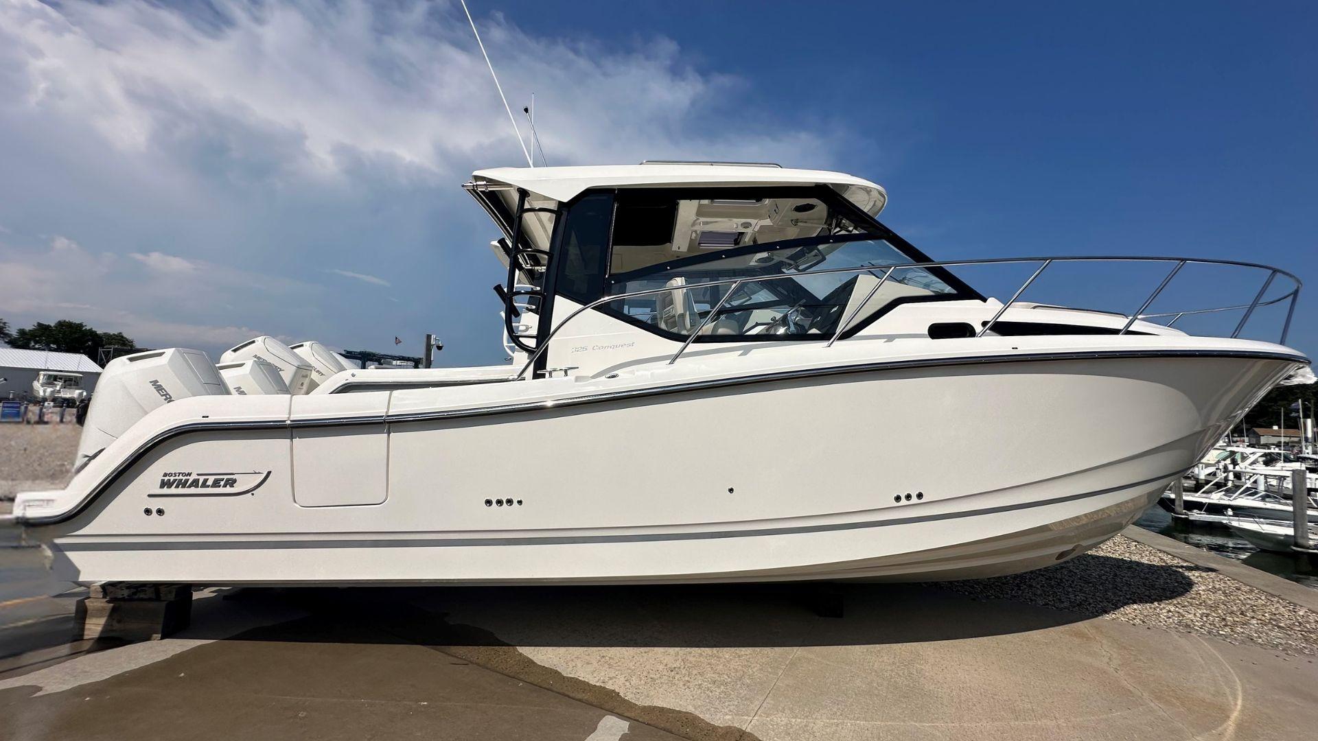 2026 Boston Whaler 325 Conquest