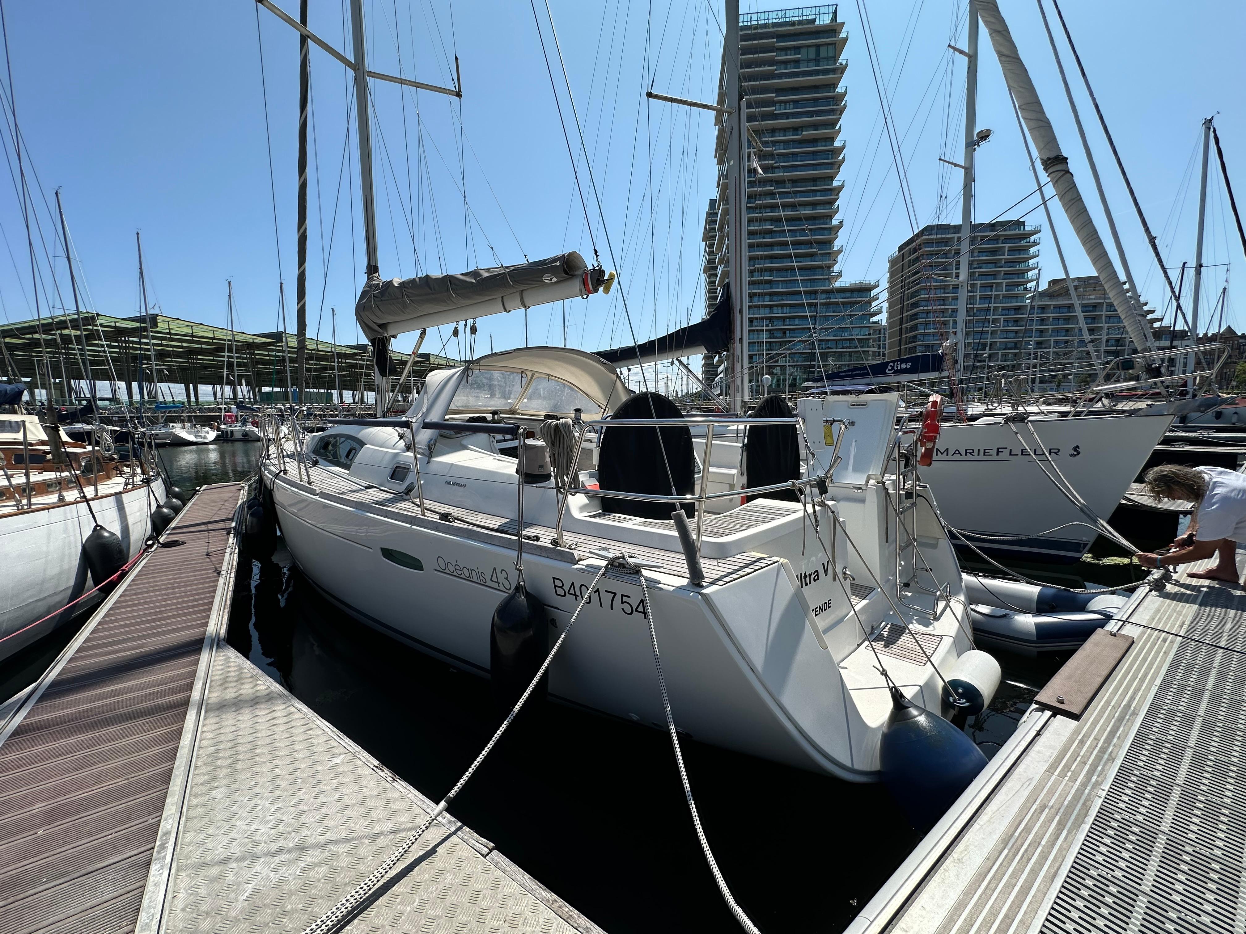 Beneteau Oceanis 43