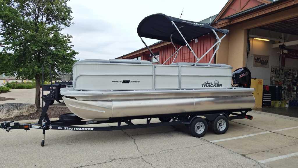 2026 Sun Tracker Party Barge 20