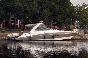 2008 Cruisers Yachts 330 Express