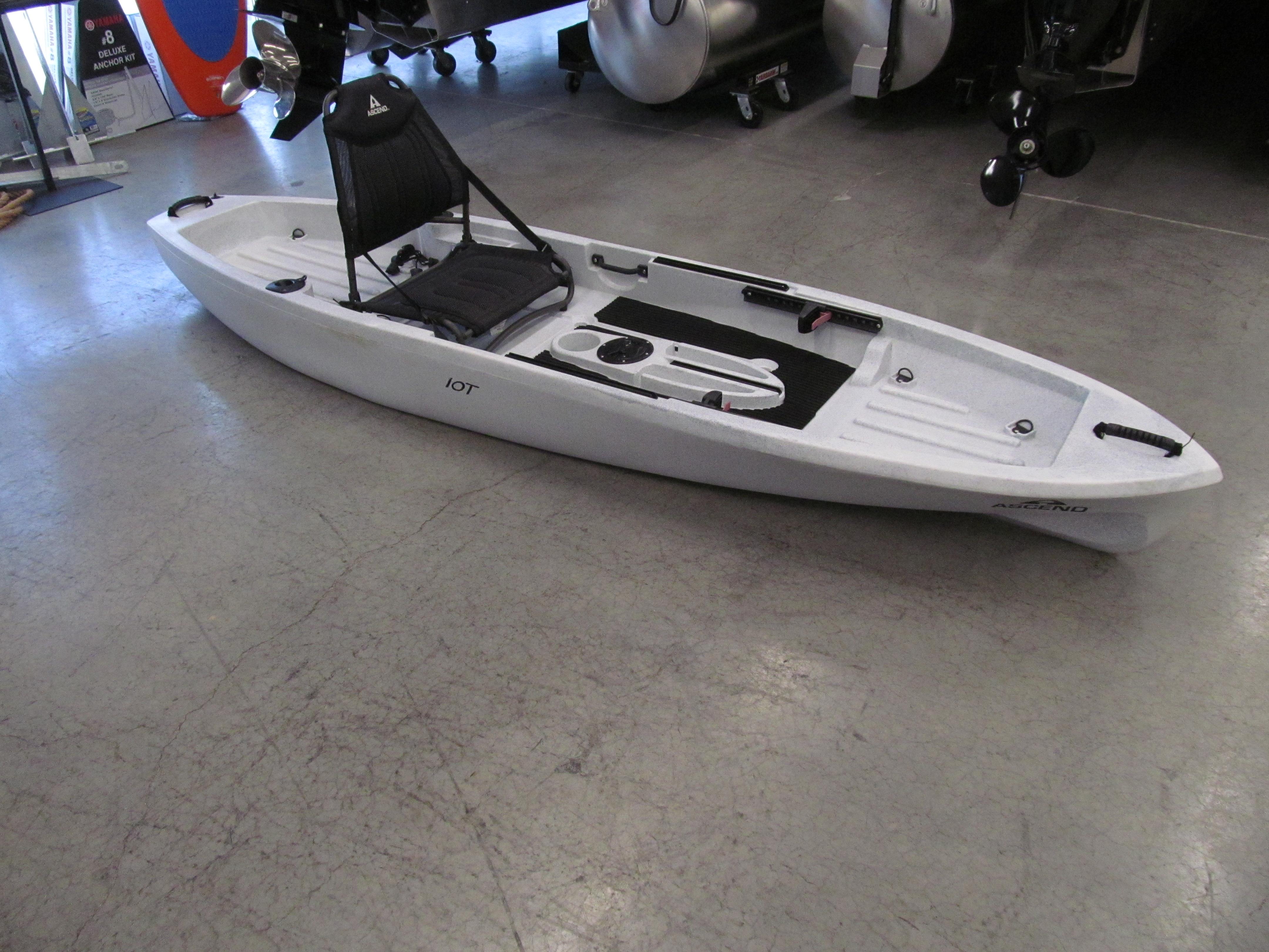 2021 Ascend 10T Sit-On - White-Black