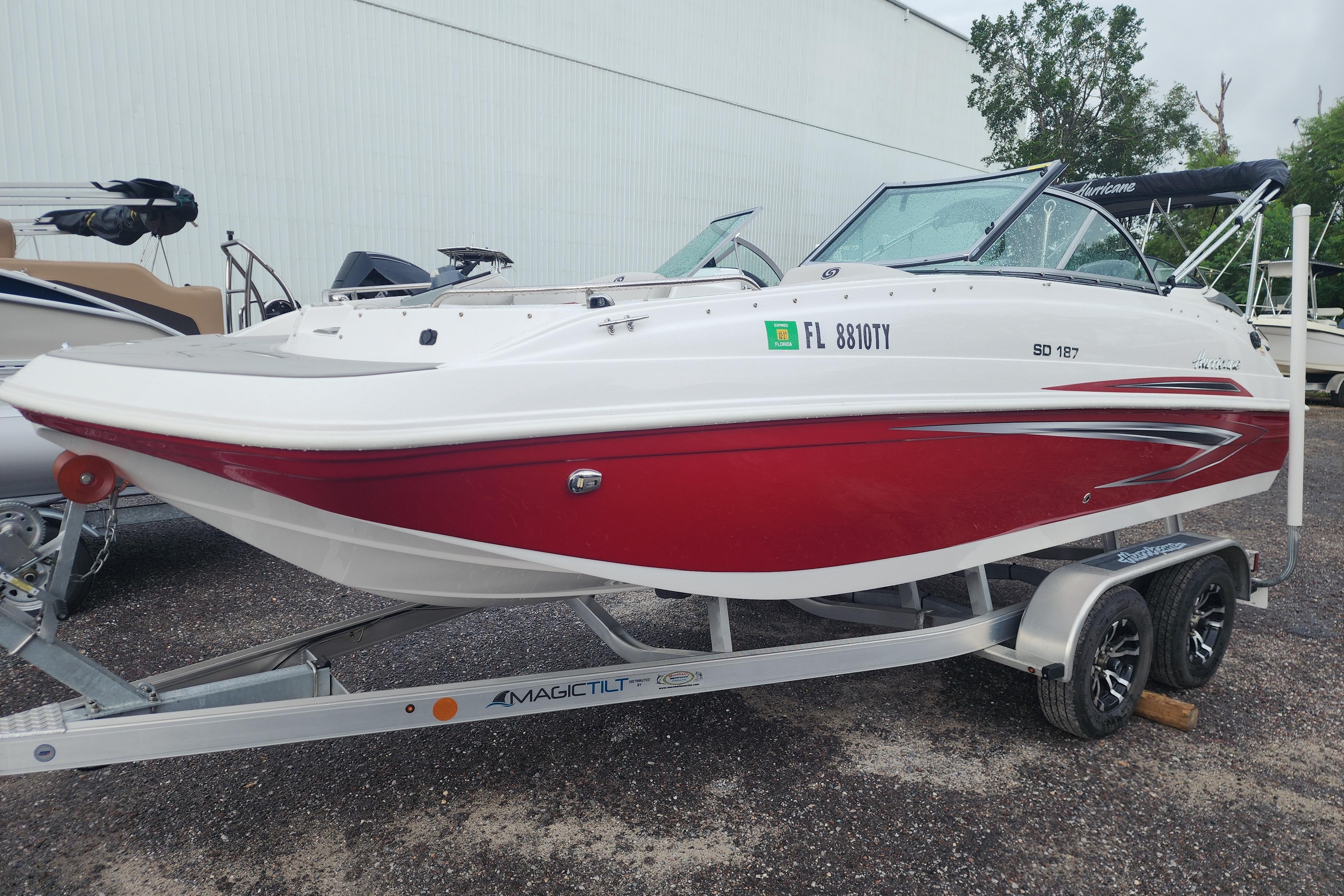 2023 Hurricane SunDeck 187 OB