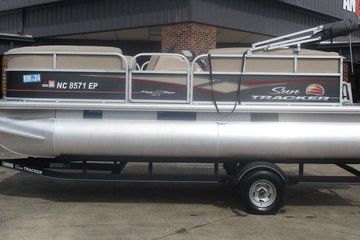 2018 Sun Tracker Party Barge 18 DLX