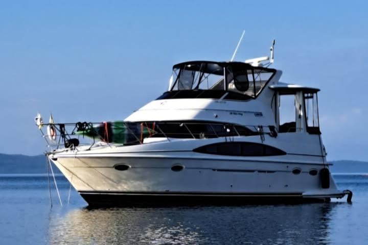 2000 Carver 396 Motor Yacht