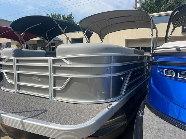 Bennington 24 SL - L Bench - Tritoon