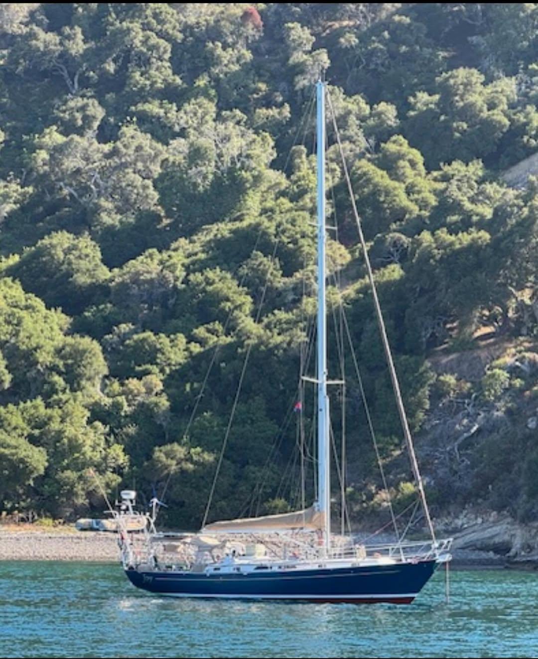 1999 Passport Royal 43