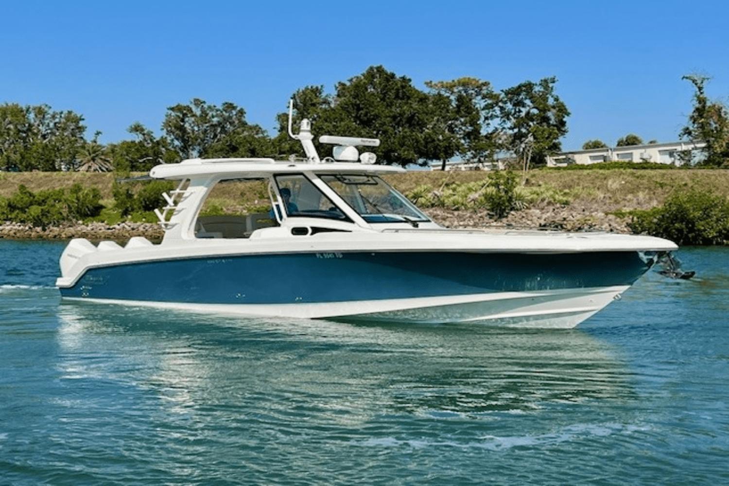 2022 Boston Whaler 350 EX REALM
