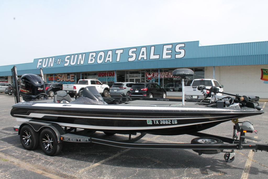 Skeeter ZX250 2018 Skeeter ZX250 boat at Fun-N-Sun Boat Sales dealership.