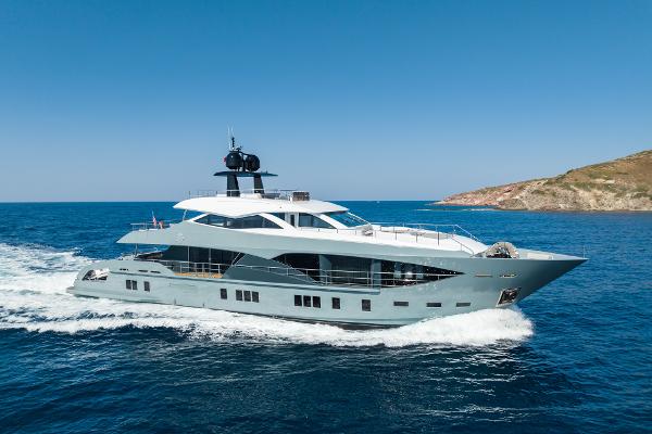 2018 Custom 37 Motoryacht