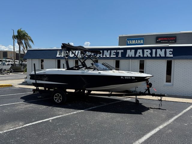 2012 Axis Wake Research Axis A20