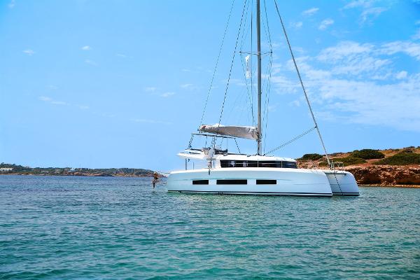 2025 Dufour Catamarans 48