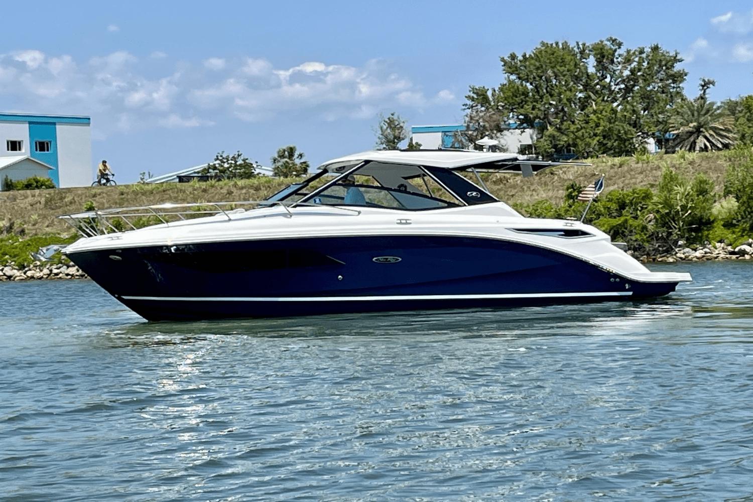 2024 Sea Ray 320 Sundancer