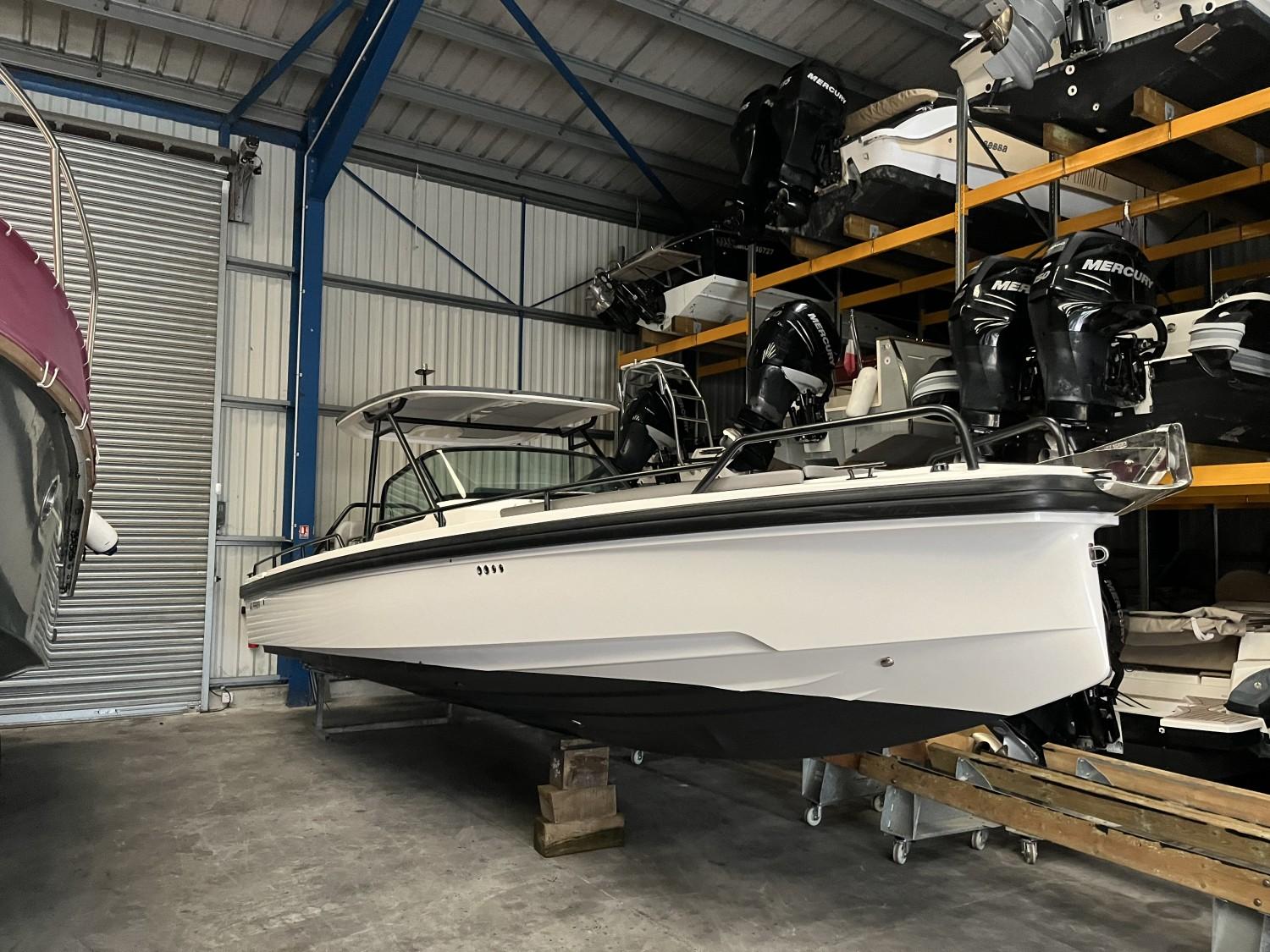 2019 Axopar 28 T Top