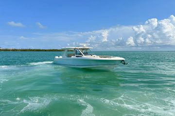 2023 Boston Whaler 350 Realm