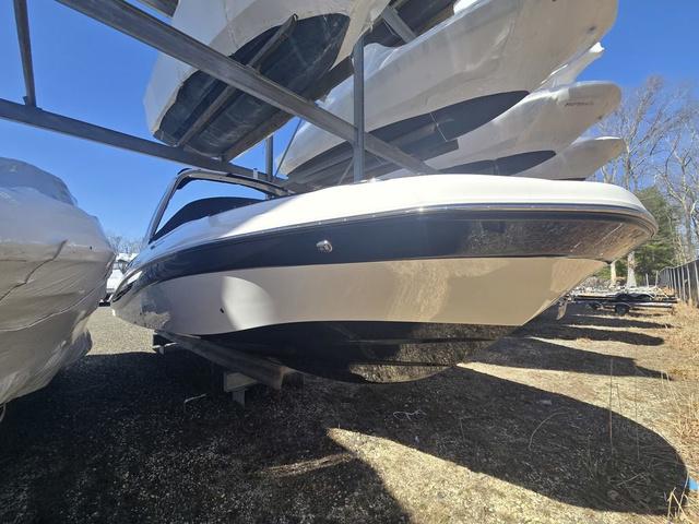 2025 Hurricane SunDeck 2690 OB