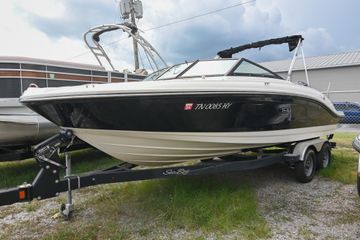 2018 Sea Ray SPX 210 Outboard