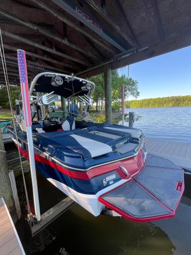2018 MasterCraft XT21