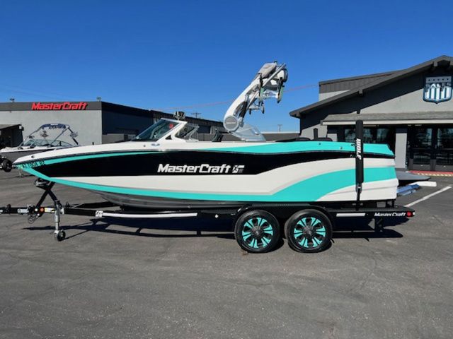 2018 MasterCraft XT22