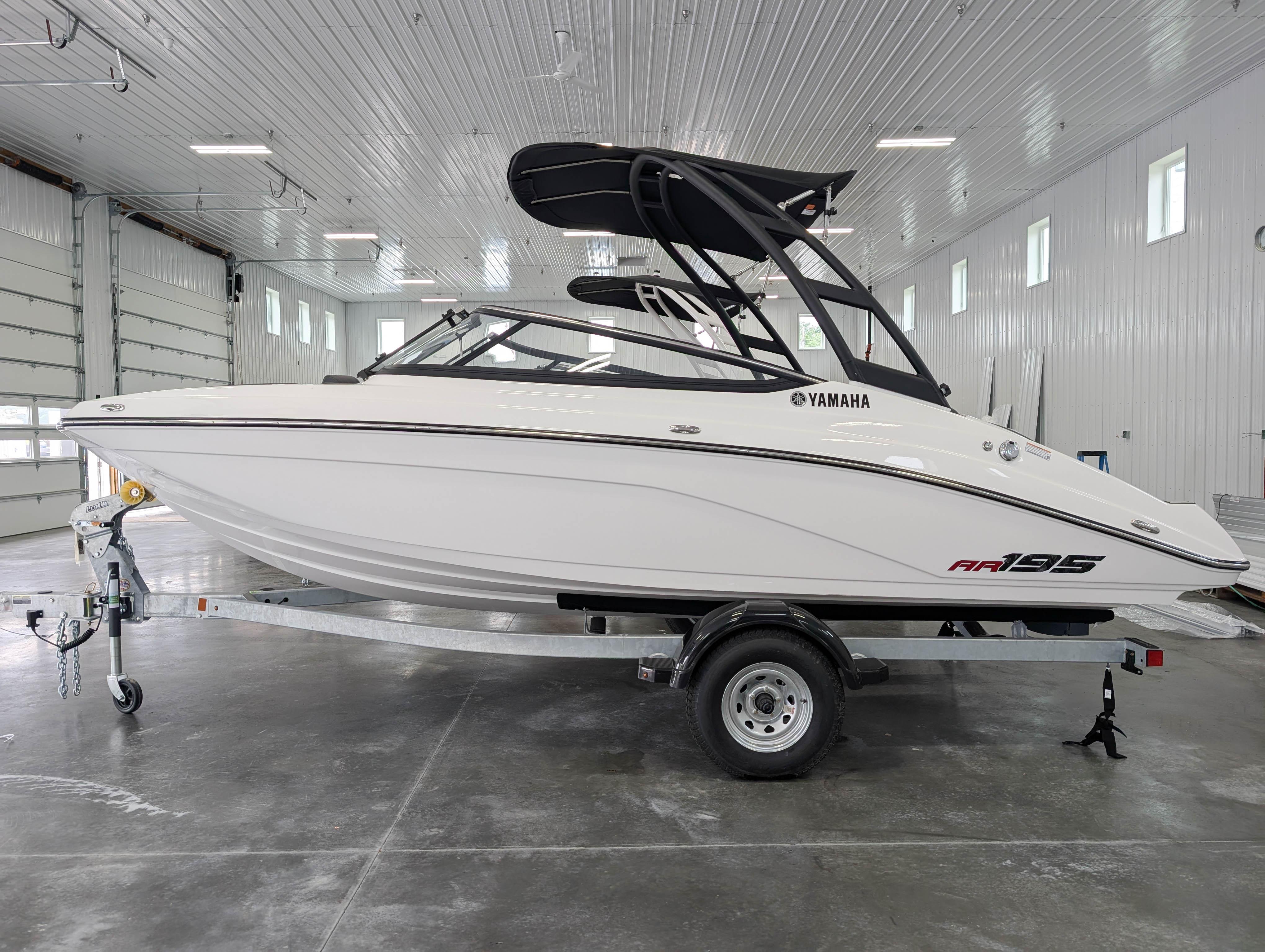 2025 Yamaha Boats AR195