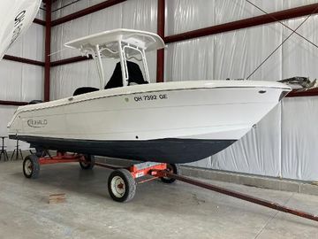2021 Robalo R242 Center Console