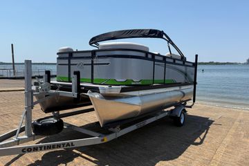 2022 Apex Marine Qwest E-class 816 Saltwater Edition