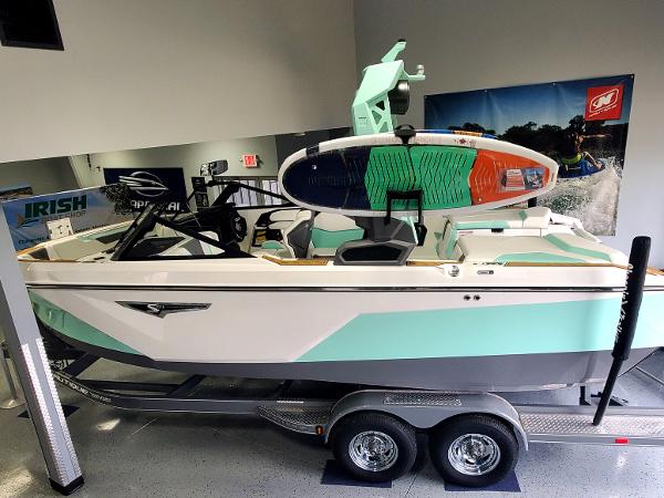 Nautique Super Air Nautique S21 Port Side View