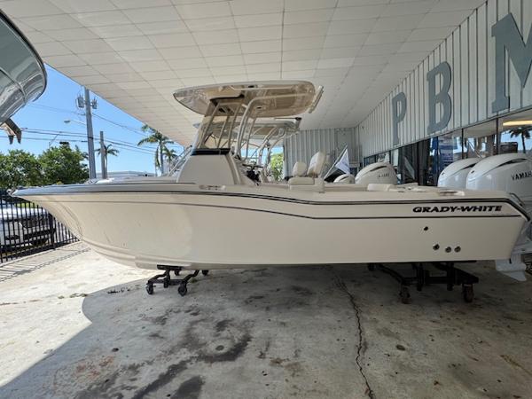 Grady-White Fisherman 257 2024 Grady-White Fisherman 257 boat displayed in a showroom, side view.