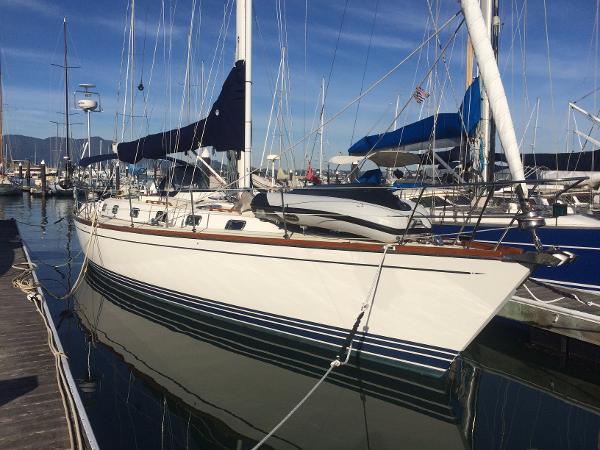 Tartan 4600 Starboard side
