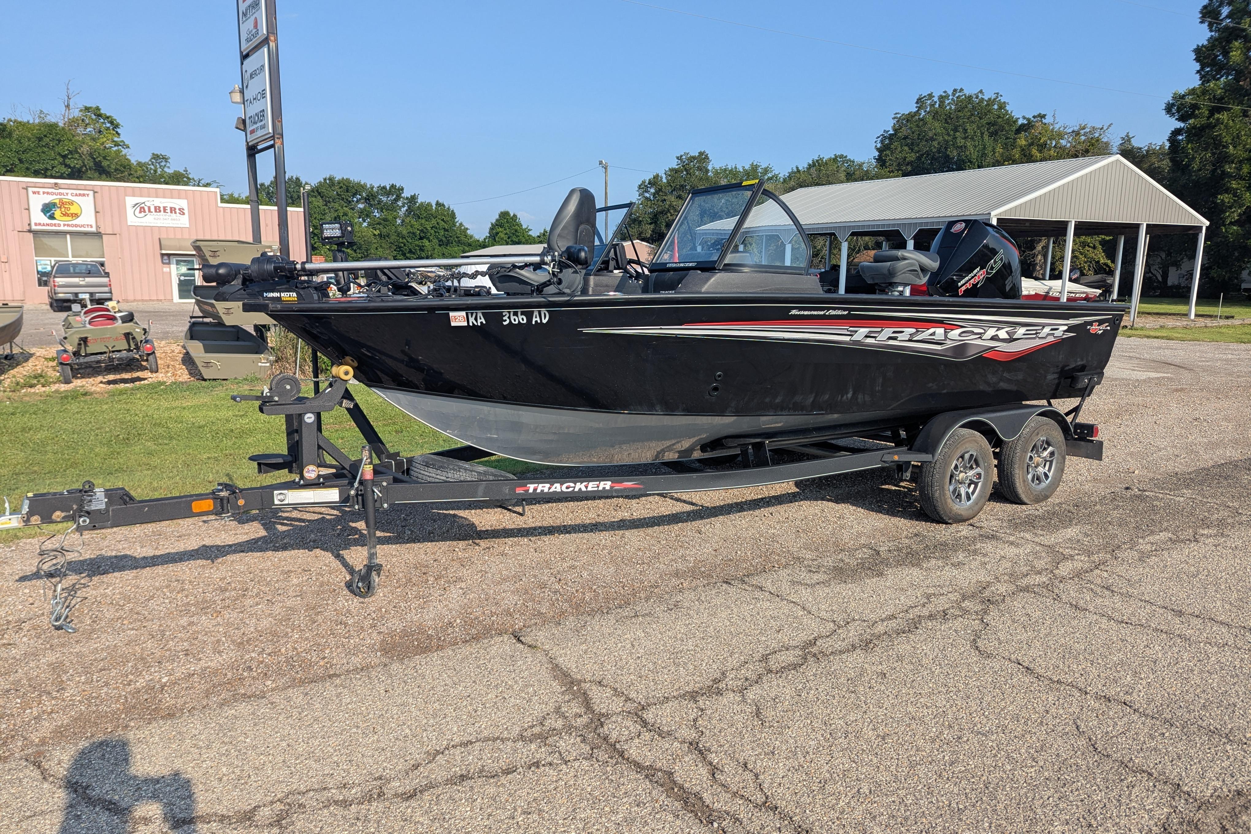 2023 Tracker Targa V-19 Combo Tournament Edition