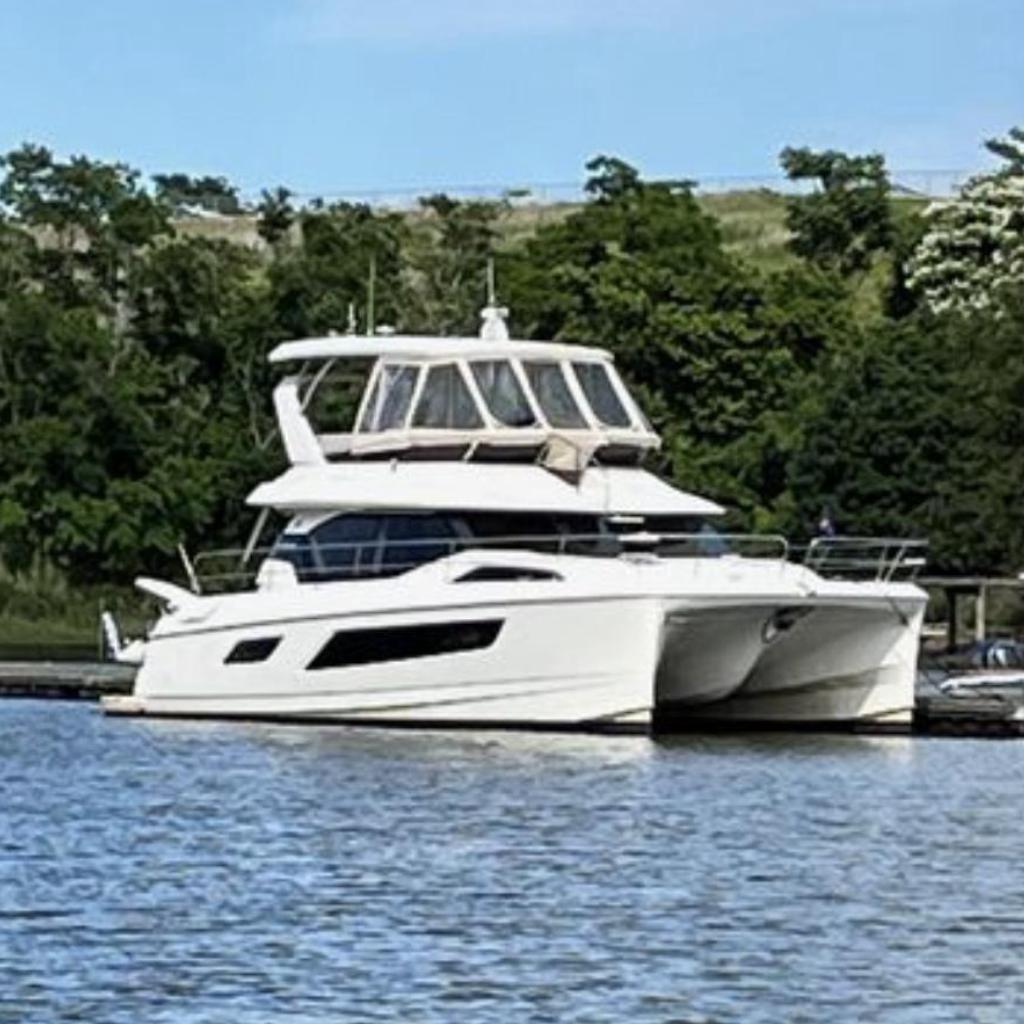 2016 Aquila 44 Yacht