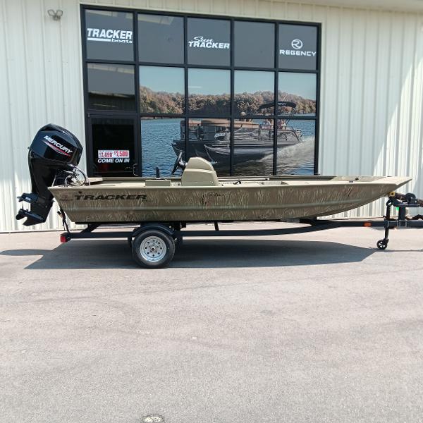 Tracker Grizzly 1648 SC 2025 Tracker Grizzly 1648 SC boat on trailer outside dealership.
