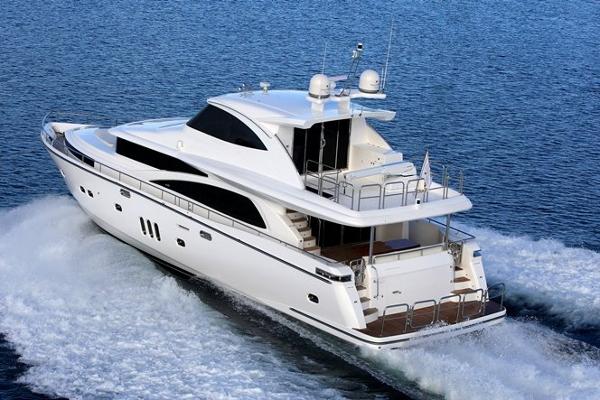 Johnson Motor Yacht w/Hydraulic Platform Running