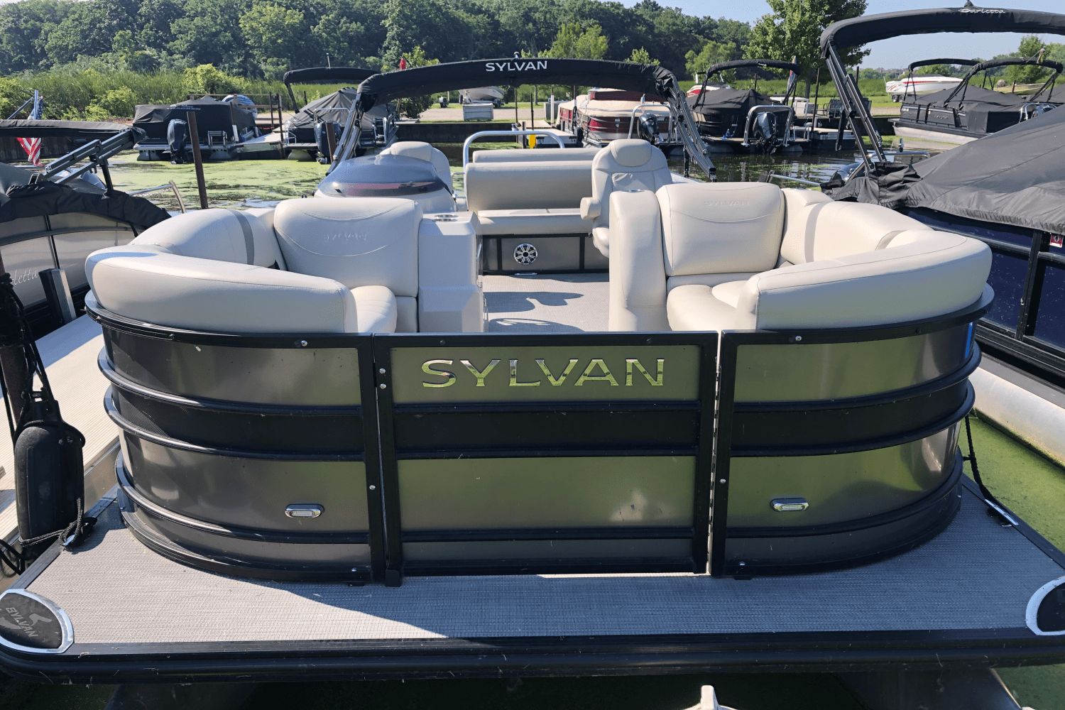 2019 Sylvan Mirage 8524 DLZ