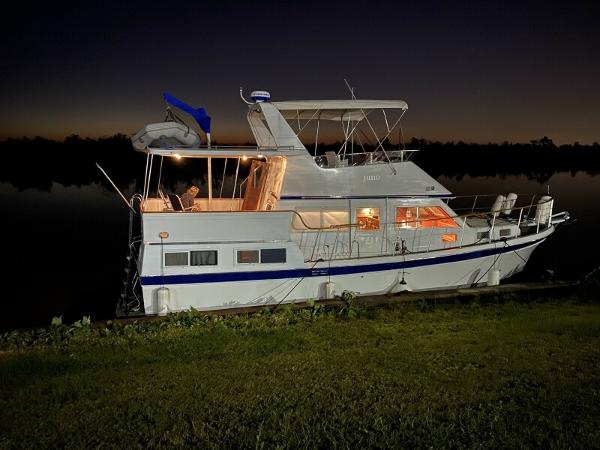 Marine Trader 40 LaBelle Sun Deck