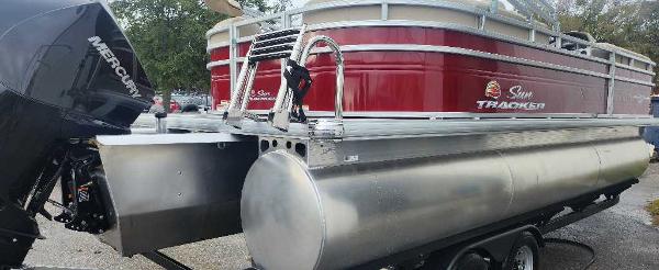 Sun Tracker Party Barge 22 RF XP3 2024 Sun Tracker Party Barge 22 RF XP3 pontoon boat with Mercury engine.