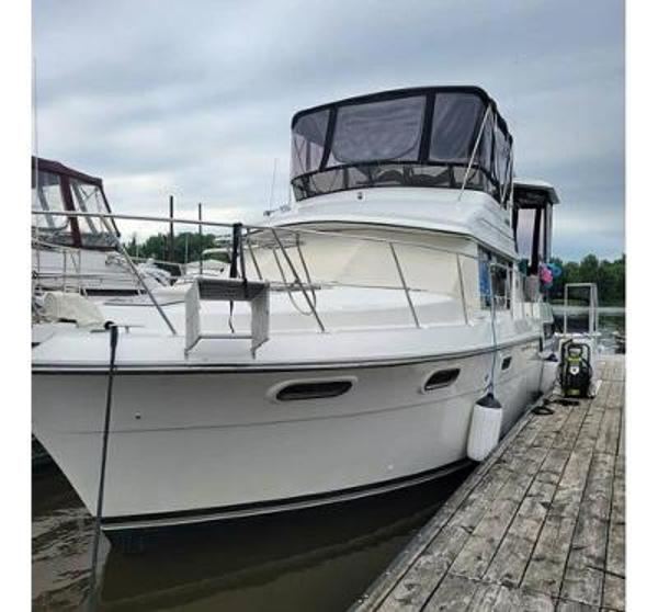 1989 Carver 3807 Aft Cabin
