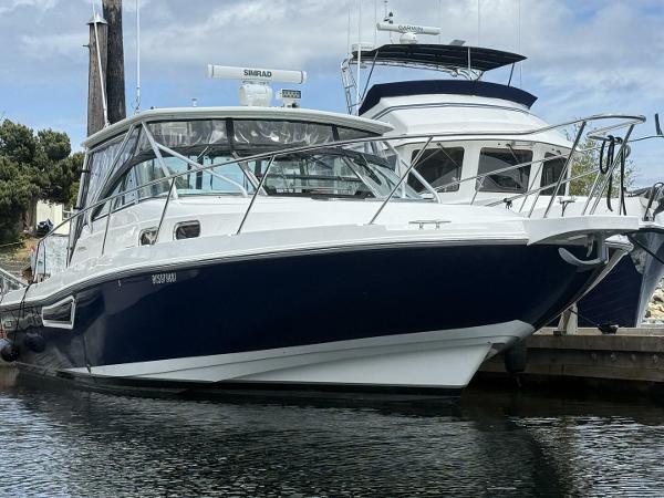 2000 Boston Whaler Defiance 34