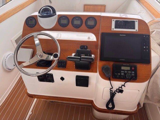 2006 Intrepid 310 Walkaround