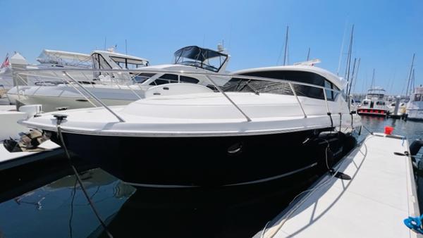 Tiara Yachts 44  coupe