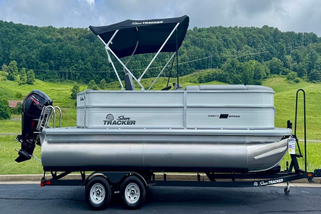 2026 Sun Tracker Party Barge 20 DLX