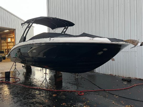 Sea Ray SDX 290 2022 Sea Ray SDX 290 boat on stands near a metal building.