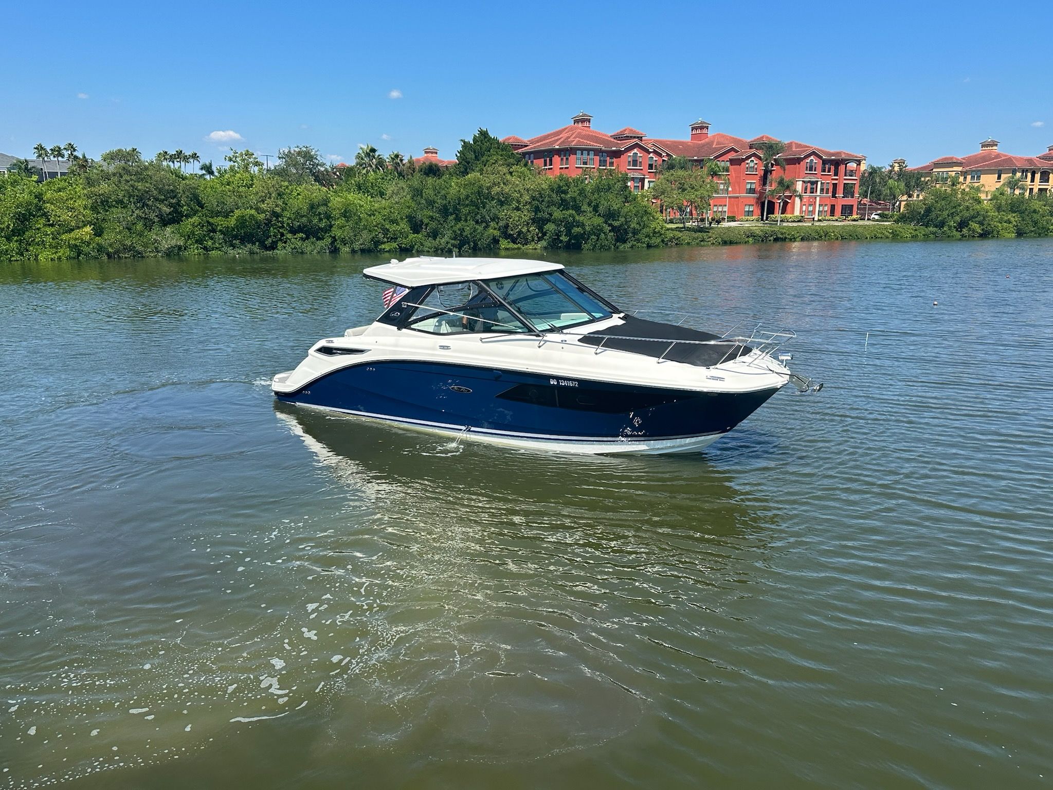 2024 Sea Ray 320 Sundancer