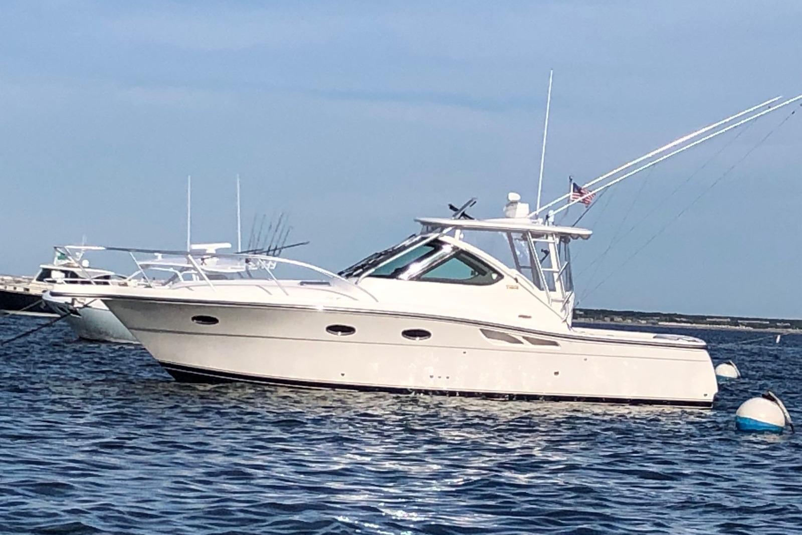 Tiara Yachts 3200 Open 2008 Tiara Yachts 3200 Open boat anchored on calm water.
