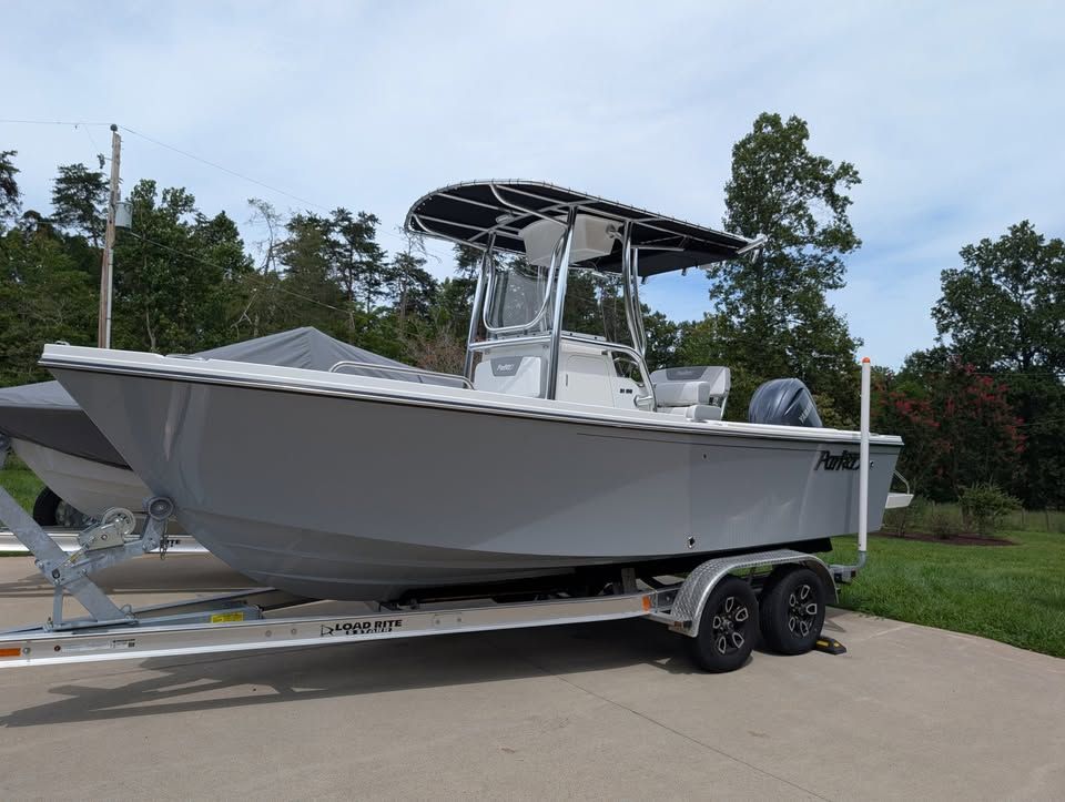 2025 Parker 21SE Center Console