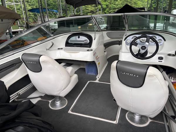 2011 Sea Ray 205 Sport