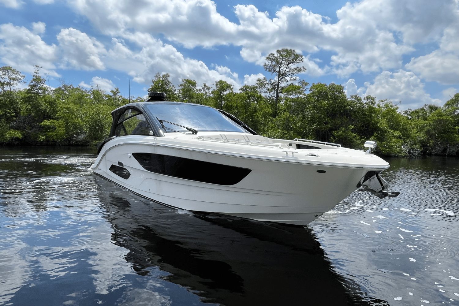 2024 Sea Ray Sundancer 370 Outboard