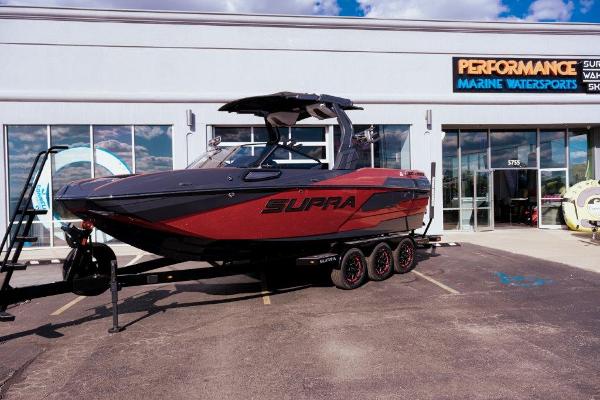 Supra SE550 2025 Supra SE550 boat displayed at Performance Marine Watersports dealership.